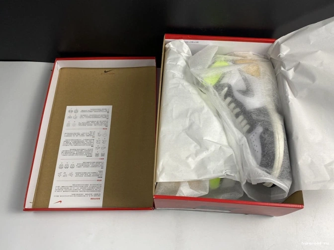 OG 555088-118 AIR HIGH 1 'VOLT GOLD' JORDAN RETRO 0830